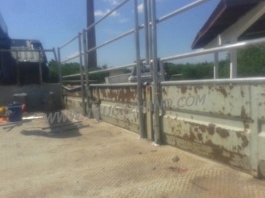 รถบรรทุก 6 ล้อติดเครน ยี่ห้อ HINO  รุ่น FF 3 H 195 แรงม้า  เครน TADANO 3 ตัน ขนาดกระบะ ยาว 6.40 เมตร