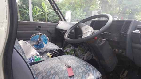 หกล้อ อีซูชุ NPR 115ปี36 ห้างแท้ เกียร์สั้น ช่วงยาว5ม สภาพดีสวยกริบบางเดิมพร้อมใช้  ทะเบียนพร้อมโอน