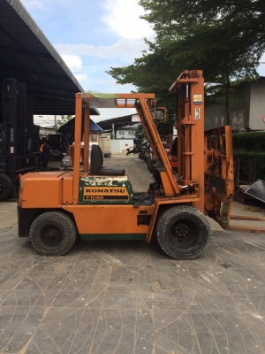 ขาย.ฟอล์คลิฟท์ โคมัตสุ 3 ตัน ดีเเซล เสา 4 เมตร พร้อมใช้งานครับ