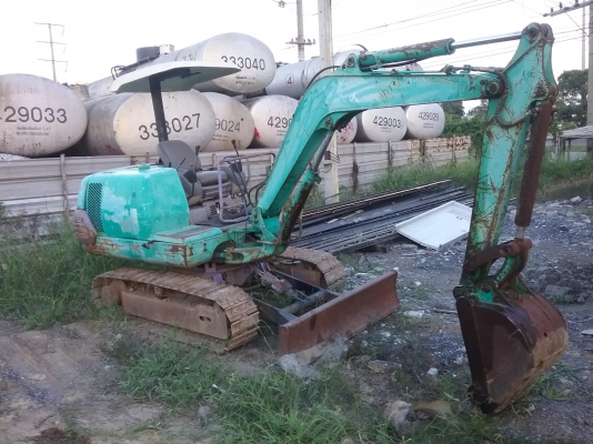 ขายรถแบคโฮ KOMATSU  pc 25-7รถสวยสภาพเก่านอกพร้อมใช้ราคา 250,000 090-772-3710 090-772-3708