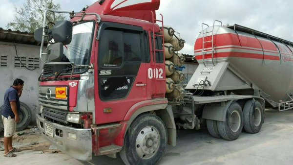 ขายรถหัวลาก HINO  หัวเปอร์เซีย  ติดก๊าสรถสวยพร้อมใช้ราคา 475,000 090-772-3710 090-772-3708