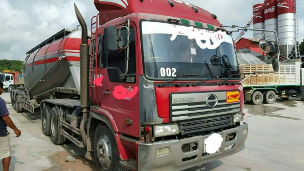 ขายรถหัวลาก HINO  หัวเปอร์เซีย  ติดก๊าสรถสวยพร้อมใช้ราคา 475,000 090-772-3710 090-772-3708