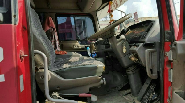 ขายรถหัวลาก HINO  หัวเปอร์เซีย  ติดก๊าสรถสวยพร้อมใช้ราคา 475,000 090-772-3710 090-772-3708