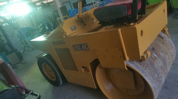 ขายครับ รถบด BOMAG BW102 AC ขนาด 4 ตัน ระบบสั่นสะเทือน พร้อมใช้ครับ ขายครับ รถบด BOMAG BW102 AC ขนาด 4 ตัน ระบบสั่นสะเทือน พร้อมใช้ครับ