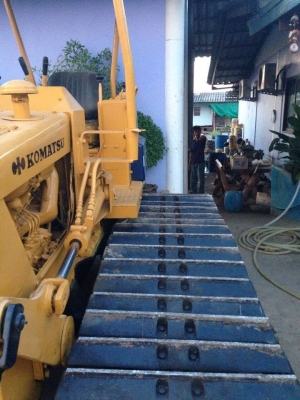 D2-5 PL ใบมีดสไลค์ได้ เอียงซ้ายขวา คว้ำหน้าหลัง บรูซโซ่ใหม่หมด เฟืองพ็อกเก็ตใหม่ ใบดีไม่มีหัก เครื่องไม่กินน้ำมันเครื่อง หม้อน้ำดีไม่ร้อนทะลวงมาใหม่ เลี้ยวซ้ายขวาปกติ ปั้มดี ไฟชาร์ทดี เเบตเตอร์รี่พร้อม