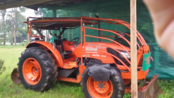 ขายรถไถ KUBOTA M9540 เอกสารเล่มทะเบียน 3 จาน 7 จาน ใบมีดดันหน้า ราคา 620000
