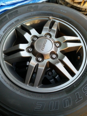 ล้อ isuzu ขอบ 15 6รู ชุดล่ะ 6800