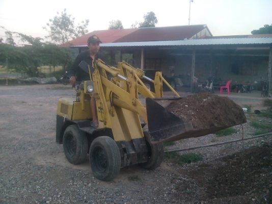 ฝากขายรถตักล้อยาง