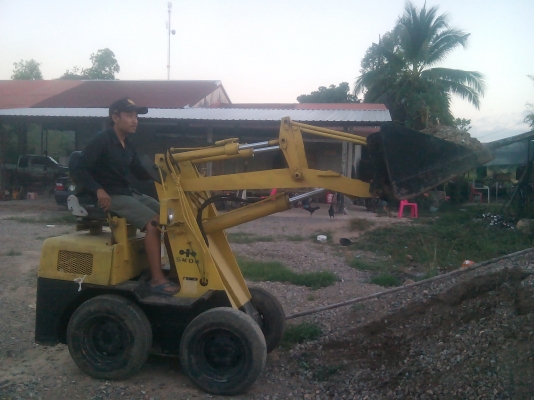 ฝากขายรถตักล้อยาง