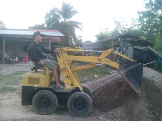 ฝากขายรถตักล้อยาง