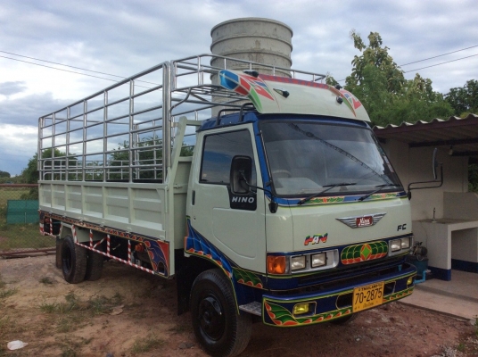 HINO6ล้อ FC แท้ เครื่อง 160 แรง(6สูบ) พวงมาลัยพาว์เวอร์ กะบะเหล็กรั้วคอกแป๊บสูง ยาว 5.5 ม. คานหน้า-หลัง F เครื่องดี ครัทซีสวย ขาย 420,000 บาท ศุภากร (081-1903107 ,0814252943)