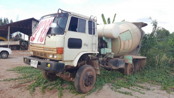 ขายรถโม่ปูน 5 คิว 10 ล้อ 2 เพลา เครื่อง PE6-T 290 แรงม้า เอกสารเล่มทะเบียนพร้อม ยางมีให้ครบนะครับ ราคาคุยได้