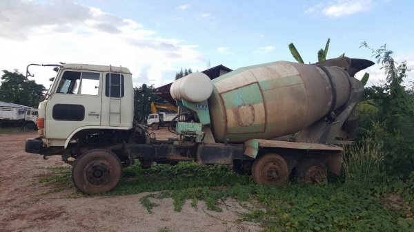 ขายรถโม่ปูน 5 คิว 10 ล้อ 2 เพลา เครื่อง PE6-T 290 แรงม้า เอกสารเล่มทะเบียนพร้อม ยางมีให้ครบนะครับ ราคาคุยได้