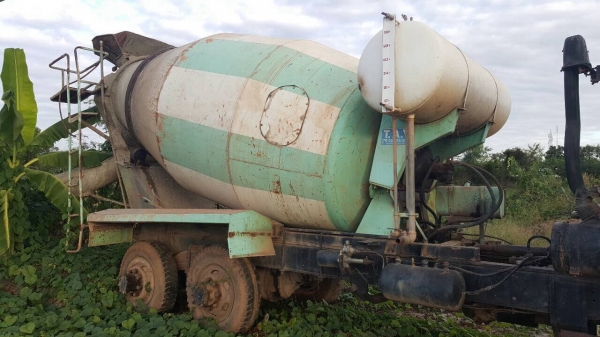 ขายรถโม่ปูน 5 คิว 10 ล้อ 2 เพลา เครื่อง PE6-T 290 แรงม้า เอกสารเล่มทะเบียนพร้อม ยางมีให้ครบนะครับ ราคาคุยได้