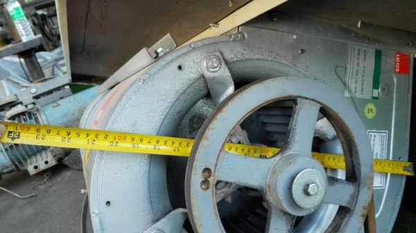 Sell>> โบวเวอร์เป่าอากาศ KRUGER ใบพัดสองตอน ขนาด 12" มอเตอร์ Carrier 3 HP. 380V. สภาพใหม่ 98\% ใช้งานไม่ถึงเดือน!!