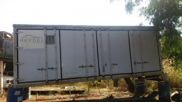 ขายด่วน ตู้แห้ง 10 บาน ,7.20 เมตร สภาพดี พร้อมใช้งาน