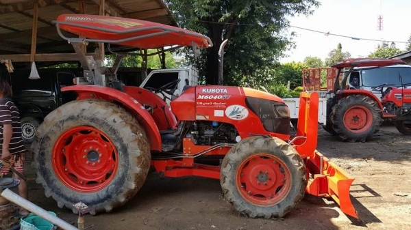 ขายครับ  kubota M6040 สวยๆครับ รถไม่เคย ลงนา ไม่เคยดันดินครับ