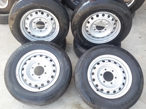 ขายล้อกะทะ15 6รู ยาง205/70/15  ปี11   4 ล้อ 4000