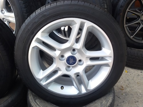 ขายล้อแม็ก Ford Fiesta16 พร้อมยางปี 13 4 ล้อ ขายล้อแม็ก Ford Fiesta16 พร้อมยางปี 13 4 ล้อ