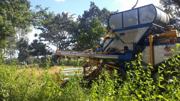 ขายรถเกี่ยวข้าว เกษตรพัฒนาไอ้หนุ่มไวไฟ ช่วงล่าง12นอก ปั๊ม23 เครื่องอีซูซุ230โบว์ พร้อมลงลุยเกี่ยว ตู้ใหม่ โซ่เต็ม