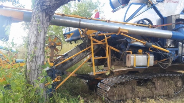 ขายรถเกี่ยวข้าว เกษตรพัฒนาไอ้หนุ่มไวไฟ ช่วงล่าง12นอก ปั๊ม23 เครื่องอีซูซุ230โบว์ พร้อมลงลุยเกี่ยว ตู้ใหม่ โซ่เต็ม