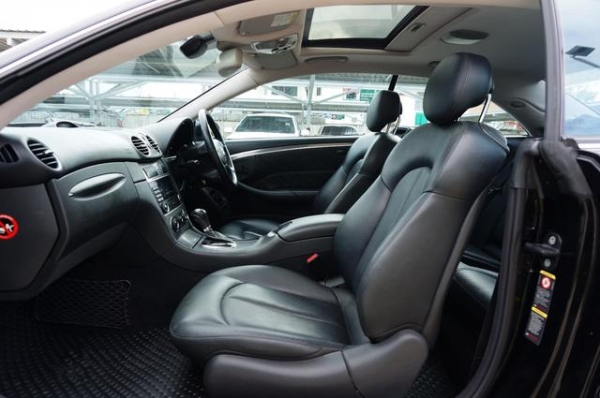 2009 BENZ CLK200  รถสวยคับ