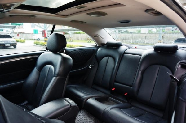 2009 BENZ CLK200  รถสวยคับ