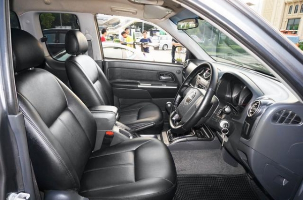 2010 ISUZU 2.5 HI-LANDER