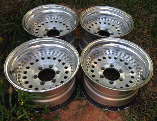 ล้อญี่ปุ่นแท้ๆ ลายหยดน้ำ ขอบ15 6รู139 กว้าง 8.5 นิ้วสภาพสวย ไม่มีซ่อม ราคาไม่แพง