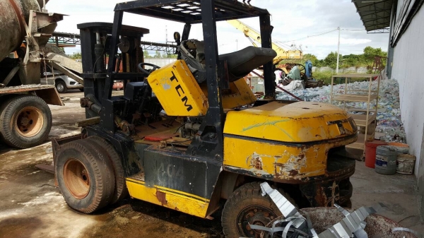 ขายแพคคู่ 2 คัน รถฟอร์คลิฟต์ TCM FD40 ยกได้ 4 ตัน เช็คแค่ระบบไฮดรอริคใช้งานได้เลย ราคาต่อรองได้ครับ