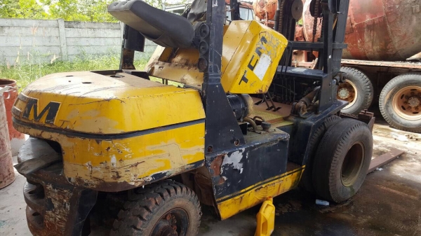 ขายแพคคู่ 2 คัน รถฟอร์คลิฟต์ TCM FD40 ยกได้ 4 ตัน เช็คแค่ระบบไฮดรอริคใช้งานได้เลย ราคาต่อรองได้ครับ