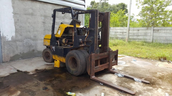 ขายแพคคู่ 2 คัน รถฟอร์คลิฟต์ TCM FD40 ยกได้ 4 ตัน เช็คแค่ระบบไฮดรอริคใช้งานได้เลย ราคาต่อรองได้ครับ