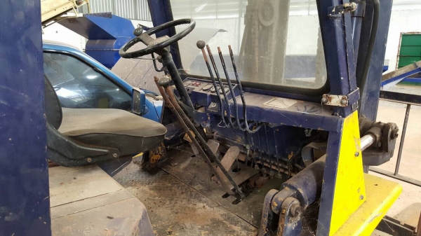 ขายแพคคู่ 2 คัน รถฟอร์คลิฟต์ TCM FD40 ยกได้ 4 ตัน เช็คแค่ระบบไฮดรอริคใช้งานได้เลย ราคาต่อรองได้ครับ