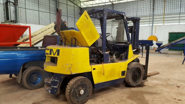 ขายแพคคู่ 2 คัน รถฟอร์คลิฟต์ TCM FD40 ยกได้ 4 ตัน เช็คแค่ระบบไฮดรอริคใช้งานได้เลย ราคาต่อรองได้ครับ