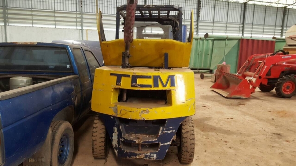 ขายแพคคู่ 2 คัน รถฟอร์คลิฟต์ TCM FD40 ยกได้ 4 ตัน เช็คแค่ระบบไฮดรอริคใช้งานได้เลย ราคาต่อรองได้ครับ