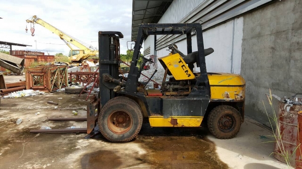 ขายแพคคู่ 2 คัน รถฟอร์คลิฟต์ TCM FD40 ยกได้ 4 ตัน เช็คแค่ระบบไฮดรอริคใช้งานได้เลย ราคาต่อรองได้ครับ