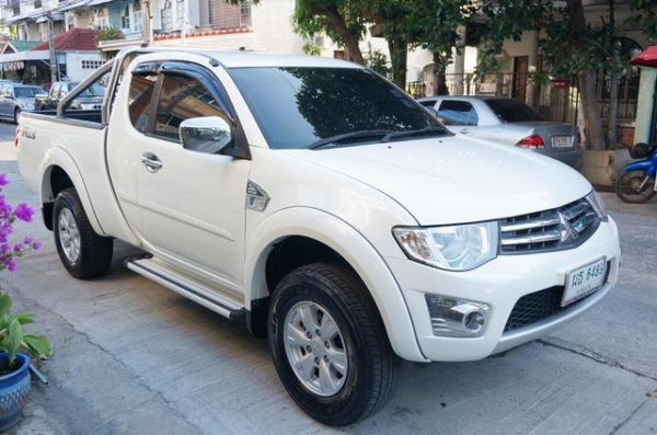 2012 MITSUBISHI, TRITON 2.4 PLUS MEGA CAB 2012 MITSUBISHI, TRITON 2.4 PLUS MEGA CAB