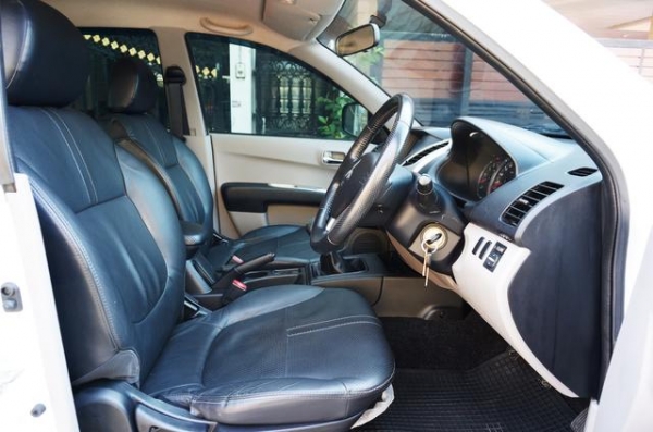 2012 MITSUBISHI, TRITON 2.4 PLUS MEGA CAB 2012 MITSUBISHI, TRITON 2.4 PLUS MEGA CAB