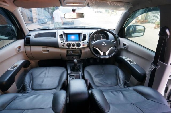 2012 MITSUBISHI, TRITON 2.4 PLUS MEGA CAB 2012 MITSUBISHI, TRITON 2.4 PLUS MEGA CAB