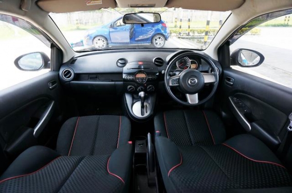 2015 MAZDA 2 1.5 Sports 2015 MAZDA 2 1.5 Sports