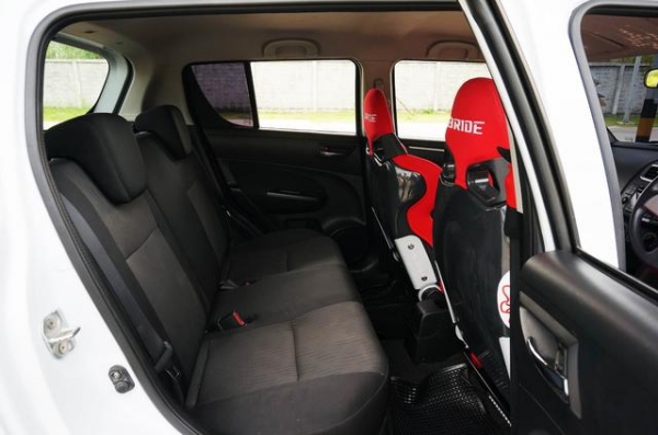 2012 SUZUKI SWIFT 1.25 GL 2012 SUZUKI SWIFT 1.25 GL