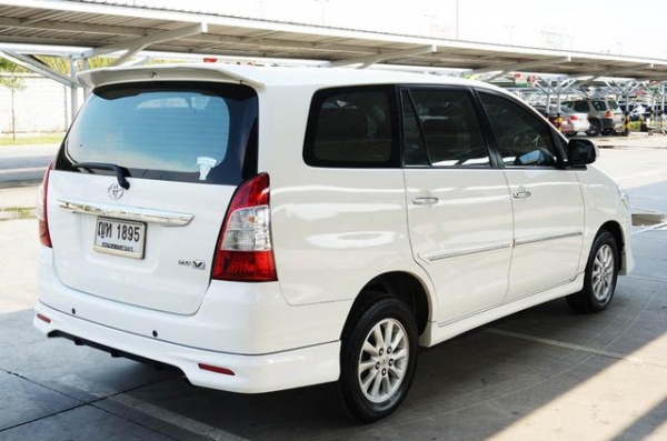 2011 TOYOTA INNOVA 2.0 V