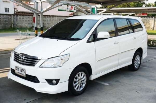 2011 TOYOTA INNOVA 2.0 V