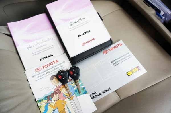 2011 TOYOTA INNOVA 2.0 V