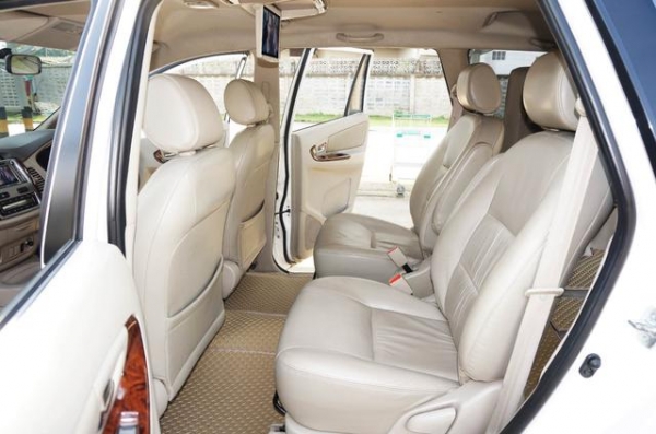 2011 TOYOTA INNOVA 2.0 V