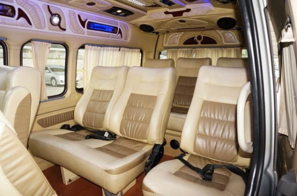 TOYOTA COMMUTER 2.5 D4D หลังคาสูง TOYOTA COMMUTER 2.5 D4D หลังคาสูง