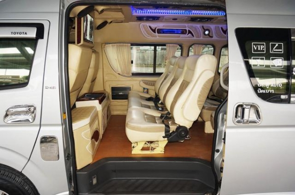 TOYOTA COMMUTER 2.5 D4D หลังคาสูง TOYOTA COMMUTER 2.5 D4D หลังคาสูง