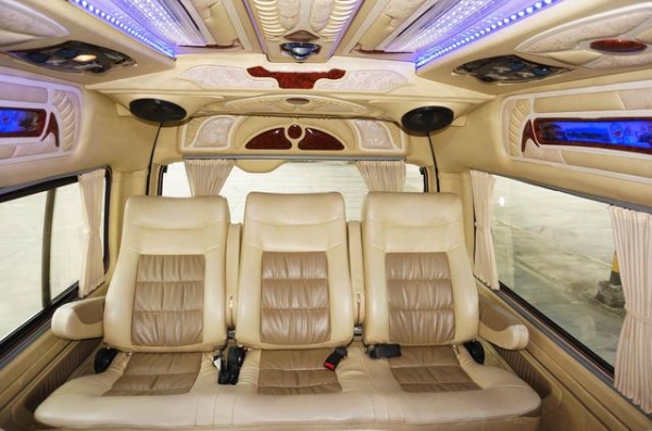 TOYOTA COMMUTER 2.5 D4D หลังคาสูง TOYOTA COMMUTER 2.5 D4D หลังคาสูง