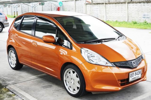 2011 HONDA JAZZ 1.5 i-VTEC V รายได้รวมเกิน 18,000 ซื้อคนเดียวจบไม่ต้องค้ำ