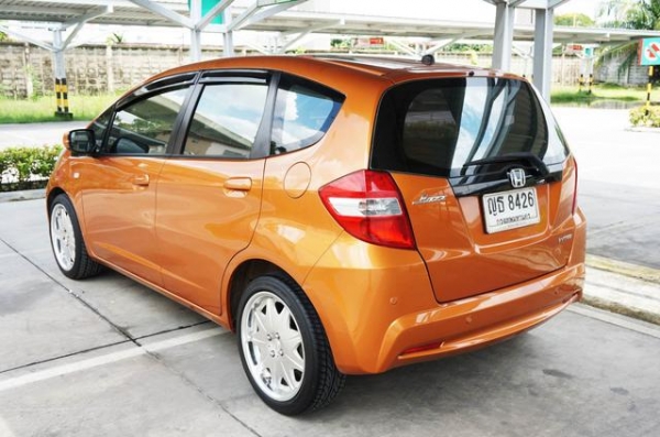 2011 HONDA JAZZ 1.5 i-VTEC V รายได้รวมเกิน 18,000 ซื้อคนเดียวจบไม่ต้องค้ำ